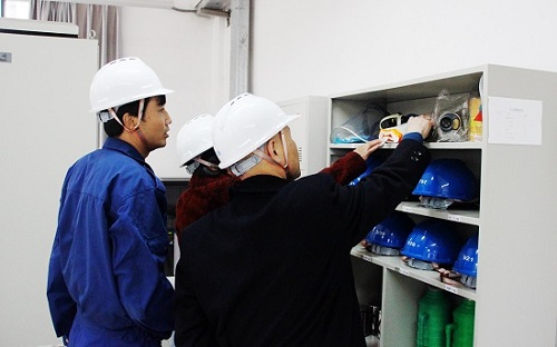 1578277877153128.jpg 化工工人.jpg